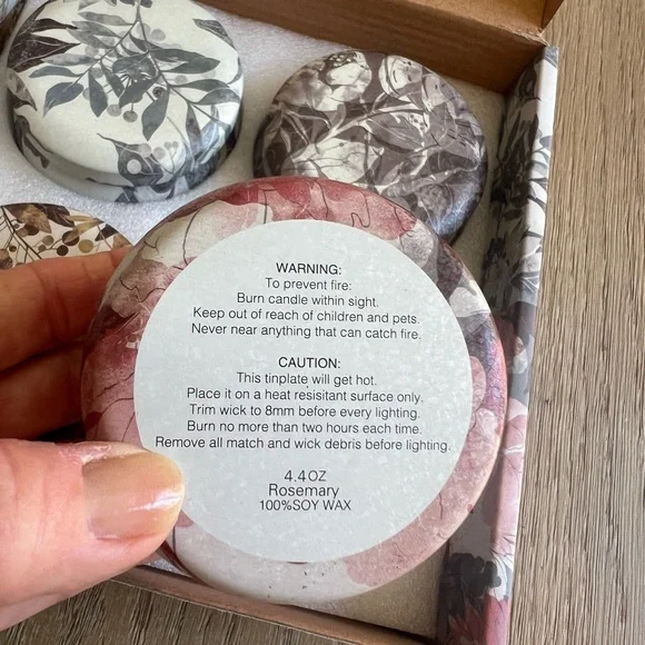 Gift box of 4 soy wax candles Scents:French Vanilla, Lavender, Freesia, Rosemary - Picture 12 of 14